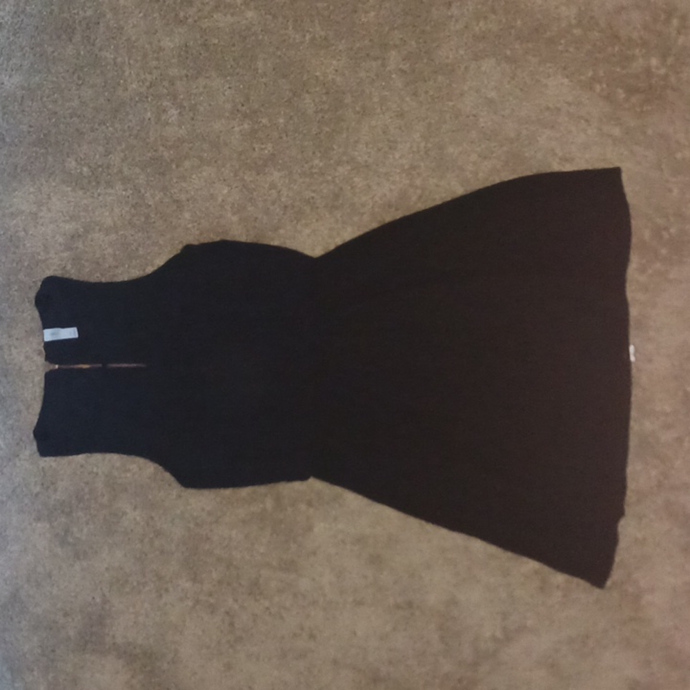 Black sleeve less dress